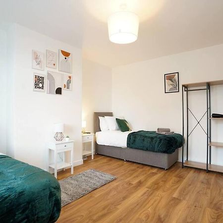 3 Bedroom Home With Free Parking Leeds  Kültér fotó