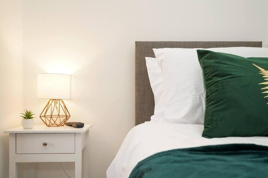 3 Bedroom Home With Free Parking Leeds  Kültér fotó