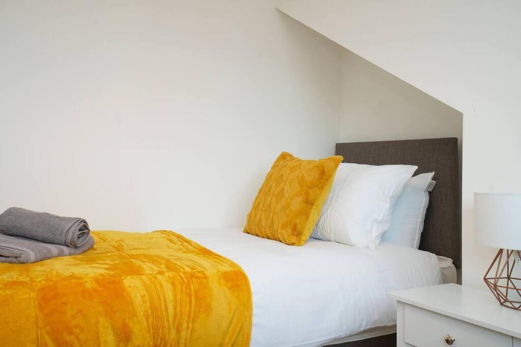 3 Bedroom Home With Free Parking Leeds  Kültér fotó