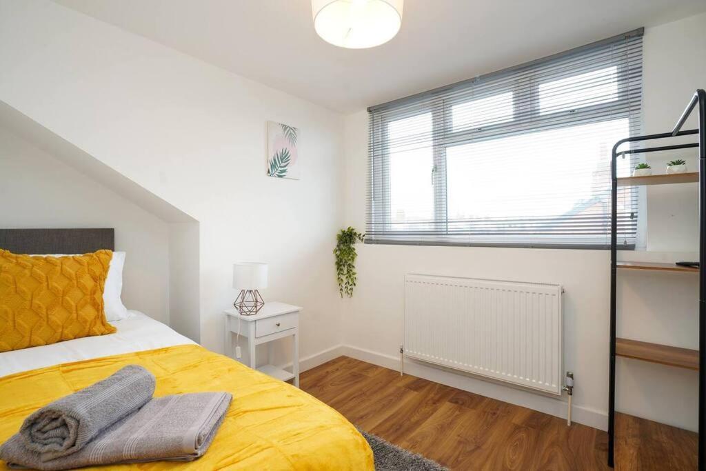3 Bedroom Home With Free Parking Leeds  Kültér fotó