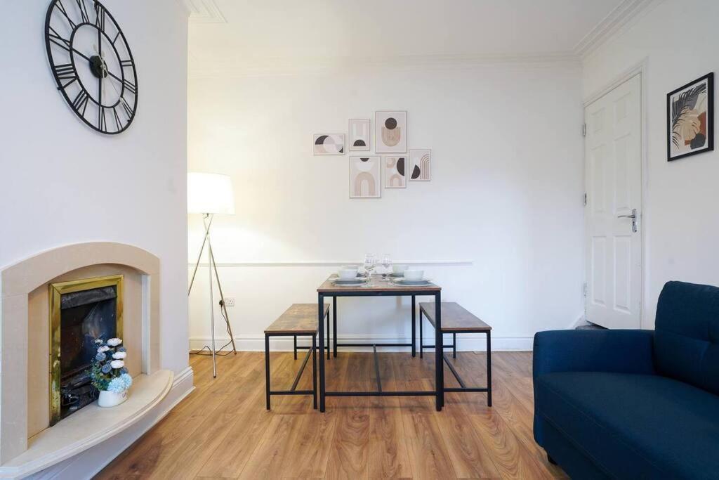 3 Bedroom Home With Free Parking Leeds  Kültér fotó