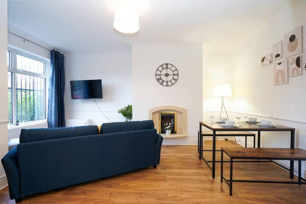 3 Bedroom Home With Free Parking Leeds  Kültér fotó