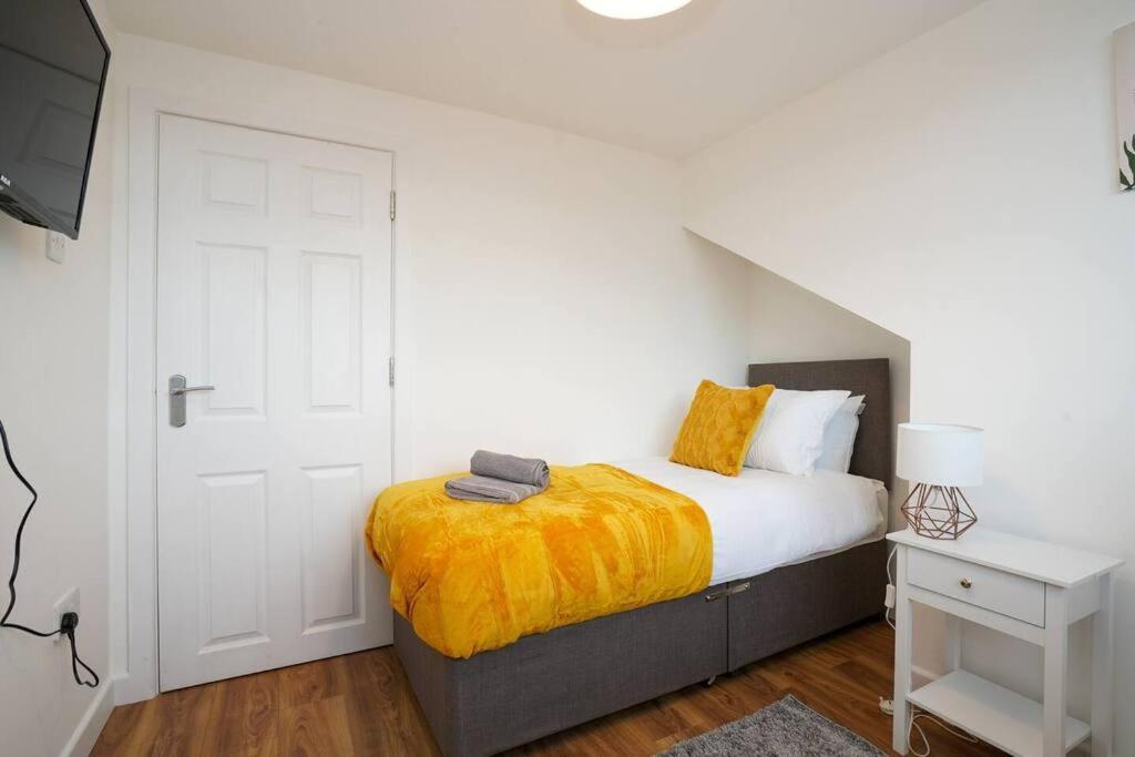 3 Bedroom Home With Free Parking Leeds  Kültér fotó